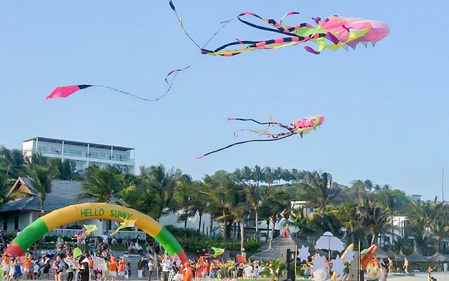 cao-diem-du-lich-he-nhieu-khach-sap-bay-trang-quang-cao-resort-gia
