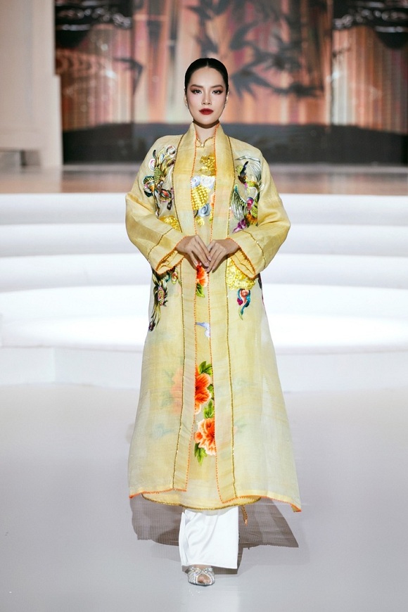 ngam-ve-dep-co-xua-cua-nhung-an-trien-tren-ao-dai-vu-viet-ha-1