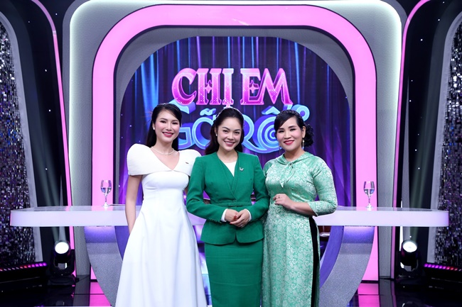 tien-si-to-nhi-a-lam-co-van-xuyen-suot-talk-show-chi-em-go-roi 4