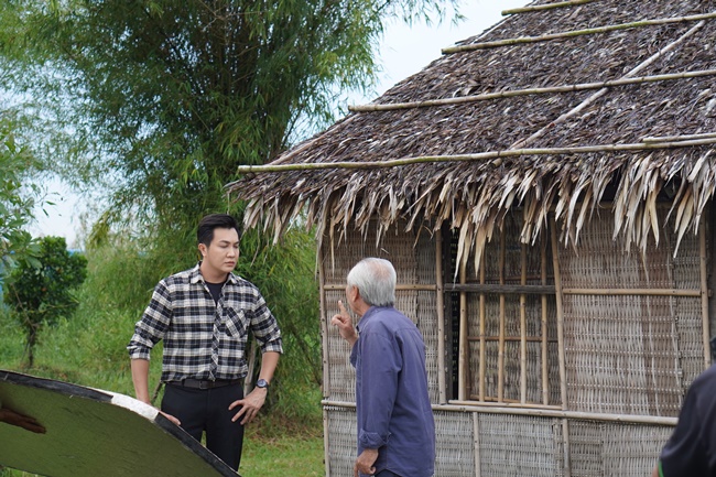 bo-doi-an-y-van-phuong-va-nsut-tuyet-thu-tai-ngo-trong-phim-mua-say-tro-bong-TGNGUOINOITIENG09