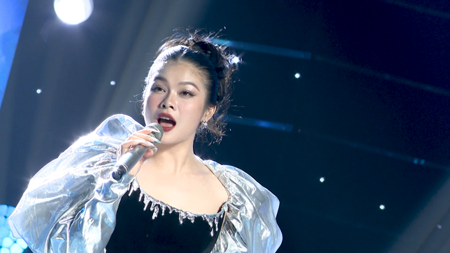 ca-si-tran-oanh-khi-qlua-ngheq-manh-hon-con-sot-40-do-tgnguoinoitoieng 15