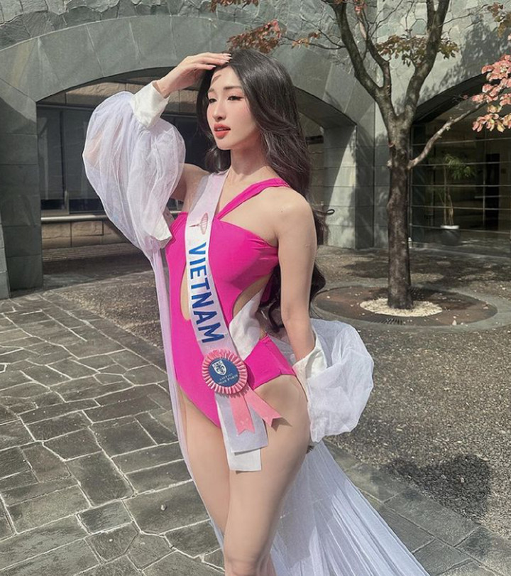Á hậu Phương Nhi khoe bộ ảnh bikini trước thềm chung kết Miss International