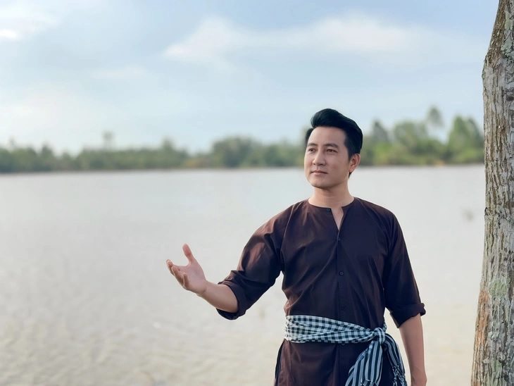 Nguyễn Phi Hùng bắt trend trễ với Bài ca đất phương Nam