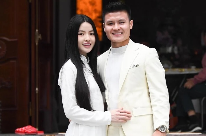 Loạt khoảnh khắc 'tình bể bình' của Quang Hải và vợ sắp cưới