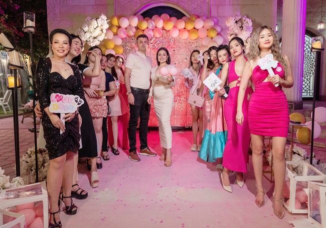 Nhà thiết kế - CEO Miley Cao tổ chức tiệc dự đoán giới tính em bé tại Dubai