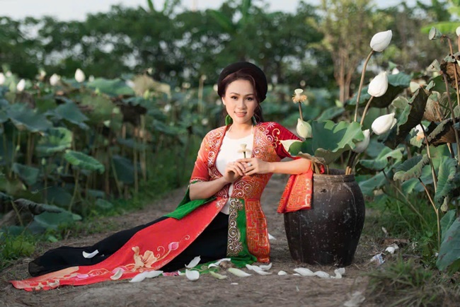 a-khoi-hoang-lan-e-ap-diu-dang-voi-ao-dai-tu-than-cua-ntk-tuan-hai-TGGUOINOITIENG