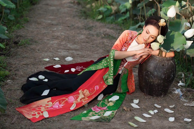 a-khoi-hoang-lan-e-ap-diu-dang-voi-ao-dai-tu-than-cua-ntk-tuan-hai-TGGUOINOITIENG4