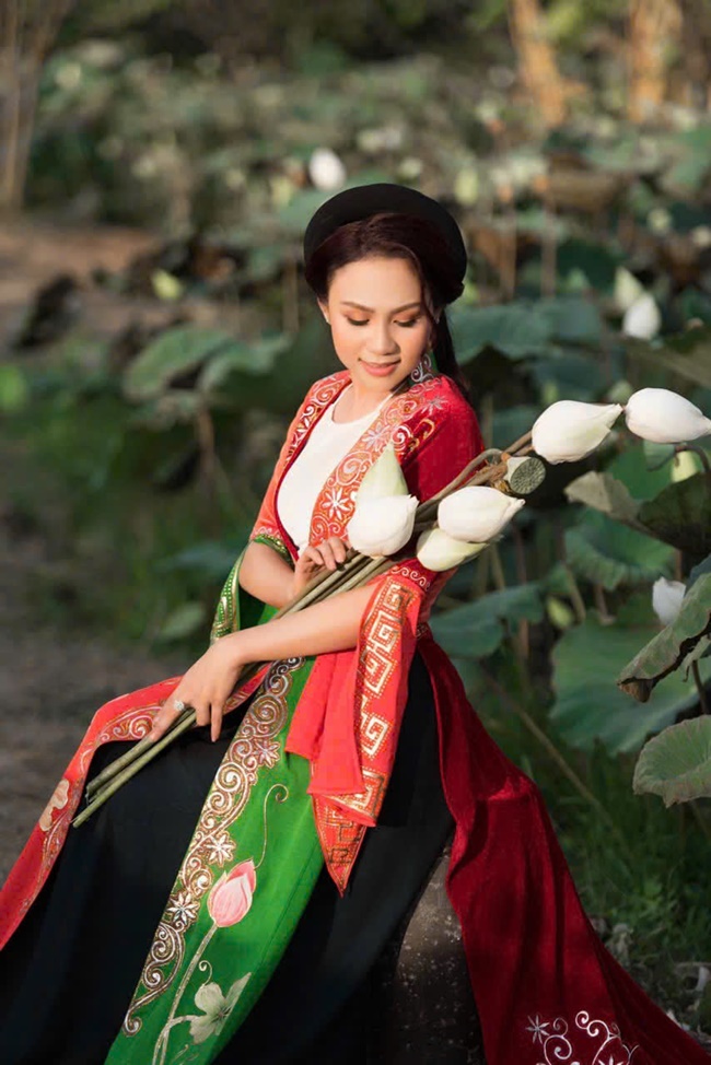 a-khoi-hoang-lan-e-ap-diu-dang-voi-ao-dai-tu-than-cua-ntk-tuan-hai-TGGUOINOITIENG6