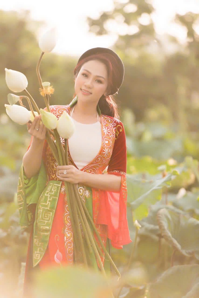 a-khoi-hoang-lan-e-ap-diu-dang-voi-ao-dai-tu-than-cua-ntk-tuan-hai-TGGUOINOITIENG7