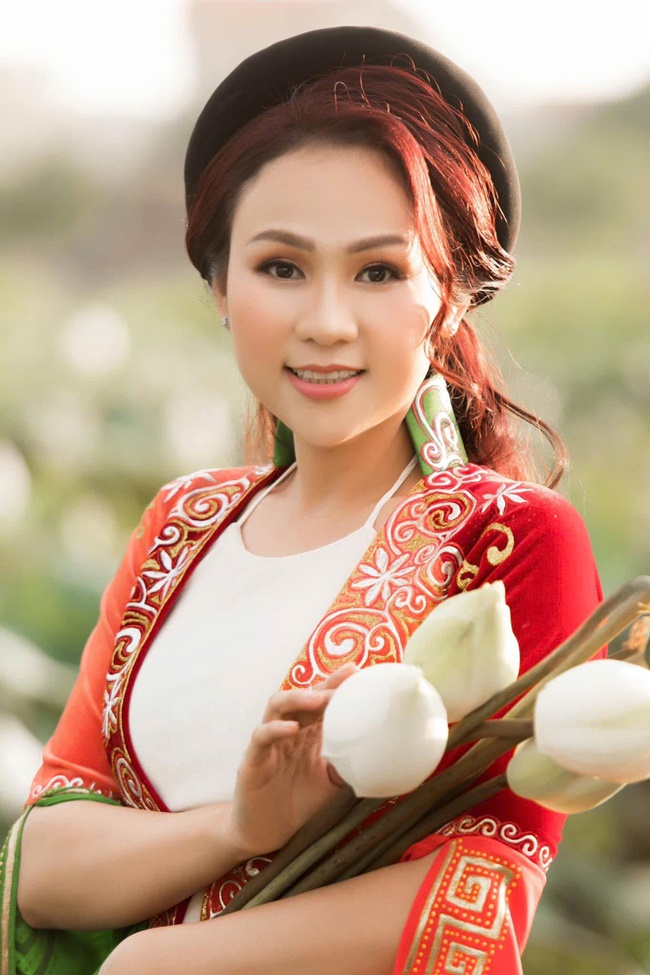 a-khoi-hoang-lan-e-ap-diu-dang-voi-ao-dai-tu-than-cua-ntk-tuan-hai-TGGUOINOITIENG9