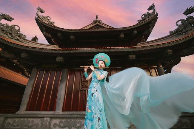 dai-su-truyen-thong-khiet-tran-huong-ung-le-hoi-ao-dai-tphcm-2025-TGNGUOINOITIENG 11