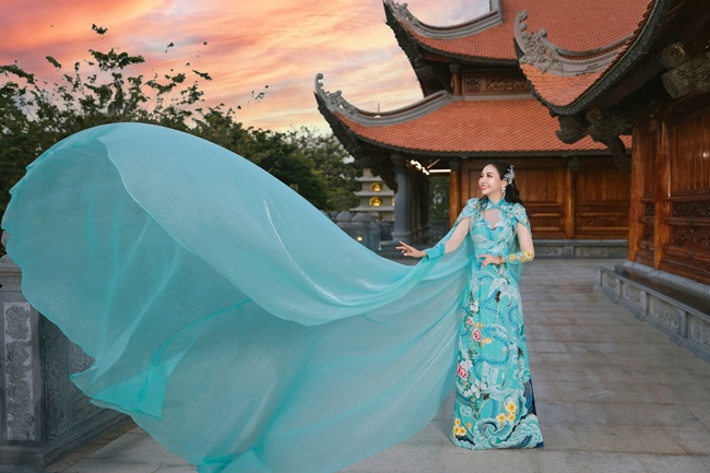 dai-su-truyen-thong-khiet-tran-huong-ung-le-hoi-ao-dai-tphcm-2025-TGNGUOINOITIENG 13