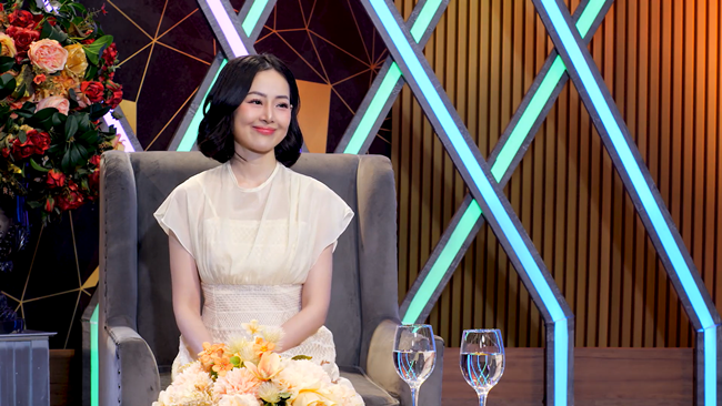 quoc-dai-trai-long-ve-qsan-khau-dac-bietq-noi-khan-gia-boi-song-de-nghe-hat 2