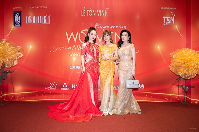 mai-thu-huyen-a-nguyen-thu-trang-khuay-dong-san-khau-bong-hong-quyen-luc-voi-nhac-pham-doa-hoa-hong-tgnguoinoitieng37