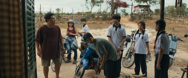 lat-mat-8-cua-ly-hai-lap-ky-luc-thu-100-ty-dong-sau-2-ngay-khoi-chieu-TGNGUOINOITIENG10