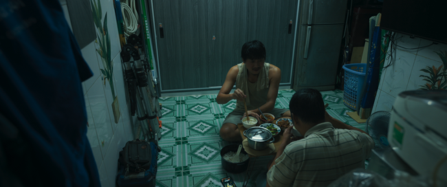 lat-mat-8-cua-ly-hai-lap-ky-luc-thu-100-ty-dong-sau-2-ngay-khoi-chieu-TGNGUOINOITIENG11