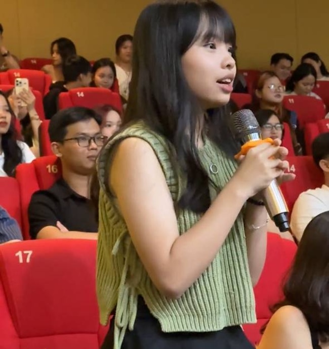 khan-gia-noi-gi-sau-2-tuan-phim-lat-mat-8-cong-chieu-tai-rap-tgnguoinoitieng 3