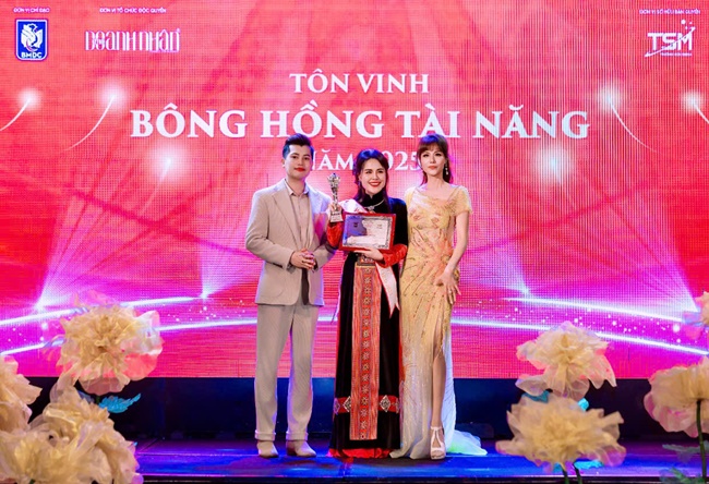 A-HAU-BICH-NGOC-BONG-HONG-TAI-NANG2