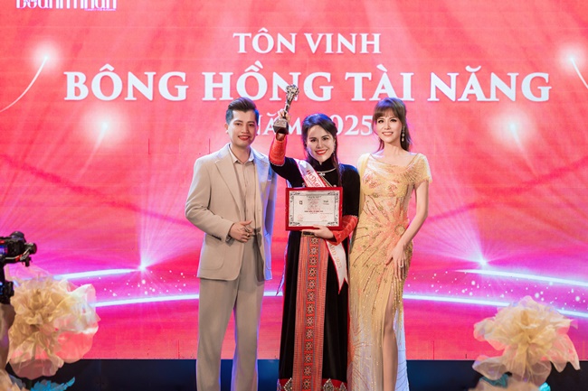 dj-nguyen-hong-doan-doll-rang-ro-nhan-giai-bong-hong-tai-nang-TGNGUOINOITIENG-hp