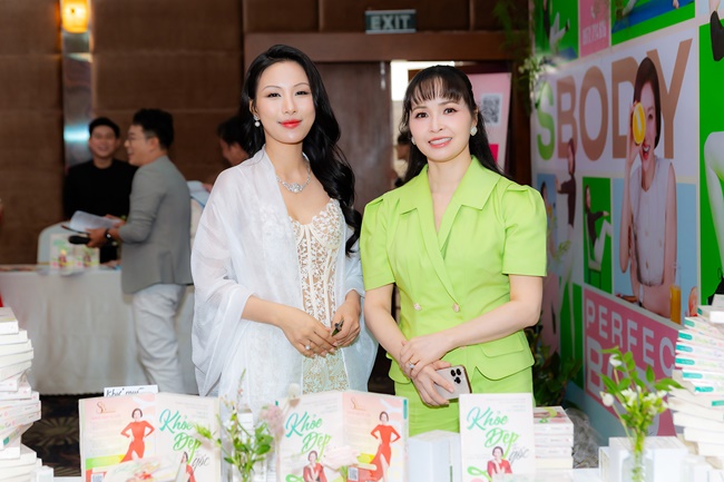 ts-nguyen-thu-huong-ra-mat-sach-khoe-dep-tu-goc-hanh-trinh-99-ngay-cham-lai-thanh-xuan-tgnguoinoitieng 101