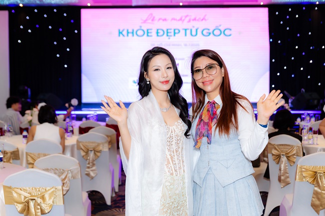 ts-nguyen-thu-huong-ra-mat-sach-khoe-dep-tu-goc-hanh-trinh-99-ngay-cham-lai-thanh-xuan-tgnguoinoitieng 106