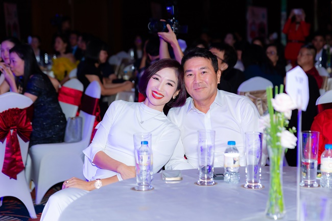 ts-nguyen-thu-huong-ra-mat-sach-khoe-dep-tu-goc-hanh-trinh-99-ngay-cham-lai-thanh-xuan-tgnguoinoitieng 15
