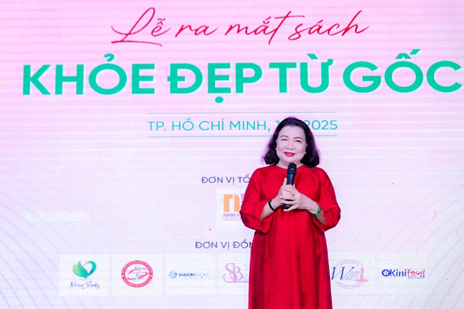 ts-nguyen-thu-huong-ra-mat-sach-khoe-dep-tu-goc-hanh-trinh-99-ngay-cham-lai-thanh-xuan-tgnguoinoitieng 26