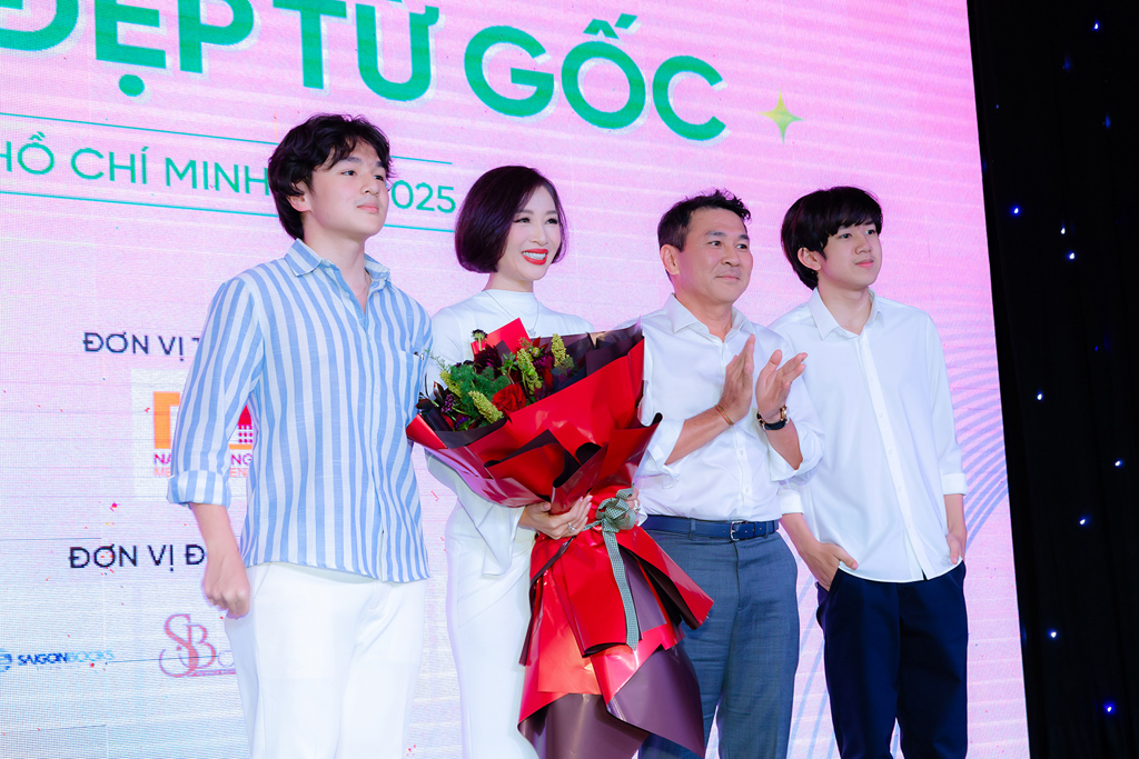 ts-nguyen-thu-huong-ra-mat-sach-khoe-dep-tu-goc-hanh-trinh-99-ngay-cham-lai-thanh-xuan-tgnguoinoitieng-hp