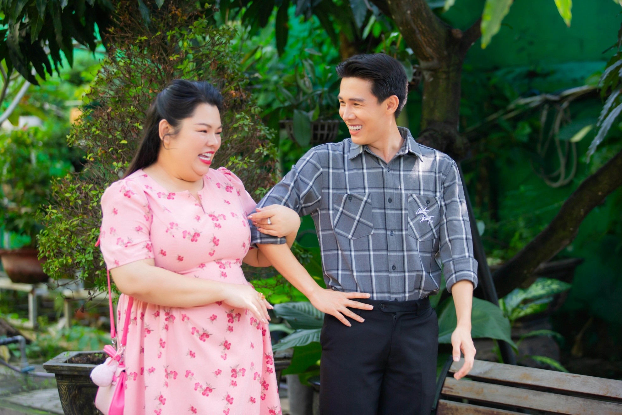Xóm Trọ Thanh Xuân: Tuyền Mập nhờ Tâm Anh giả làm tình trẻ nhằm “phông bạt” với bạn bè