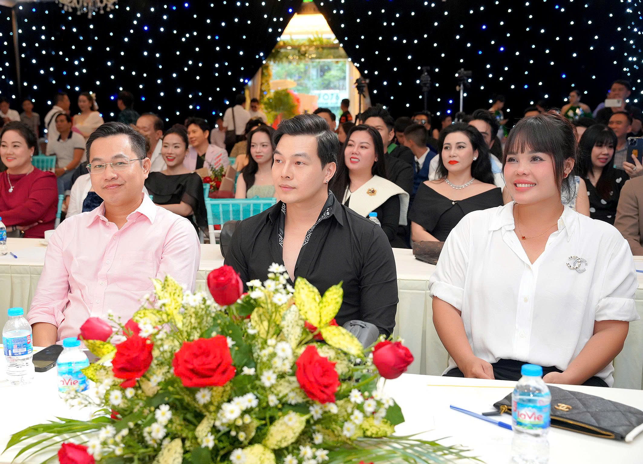 hong-quyen-choi-lon-to-chuc-liveshow-3-bang-nhac-kich-mong-phu-hoa-TGNGUOINOITIENG7