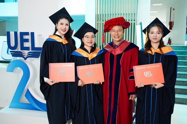hoa-hau-hang-khong-loan-vuong-nhan-2-bang-thac-si-trong-vong-6-thang- 7