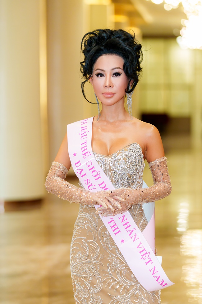 nu-hoang-du-lich-quoc-te-van-pham-tro-thanh-dai-su-hoa-hau-the-gioi-doanh-nhan-viet-nam-2026-tai-nuoc-ngoai 12